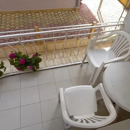 Πανσιόν Flora