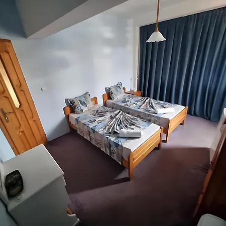 Πανσιόν Flora