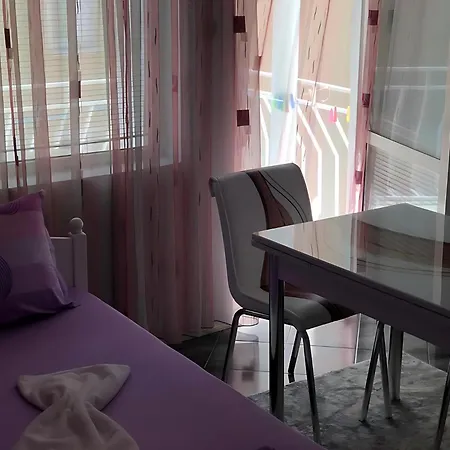 Flora Πανσιόν Kiten (Burgas)