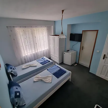 Πανσιόν Flora Kiten (Burgas)