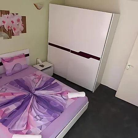 Flora Πανσιόν