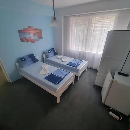 Πανσιόν Flora Kiten (Burgas)