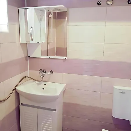 Flora Πανσιόν Kiten (Burgas)