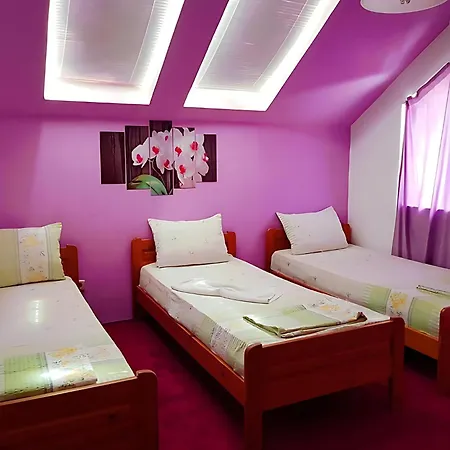 Πανσιόν Flora Kiten (Burgas)