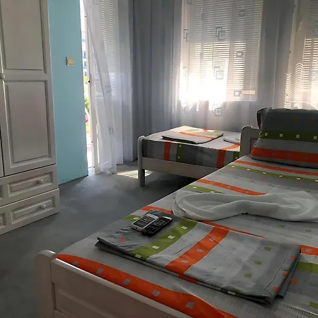 Flora Πανσιόν Kiten (Burgas)