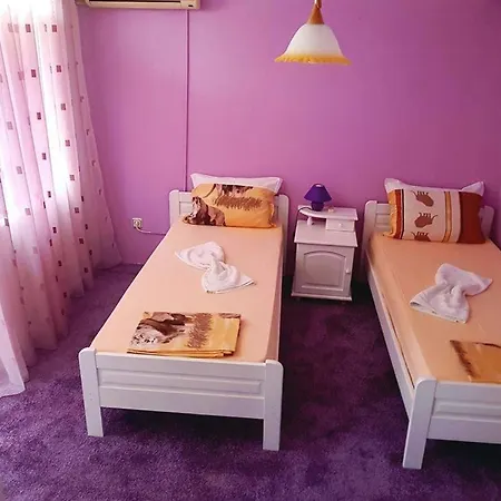 Πανσιόν Flora Kiten (Burgas)