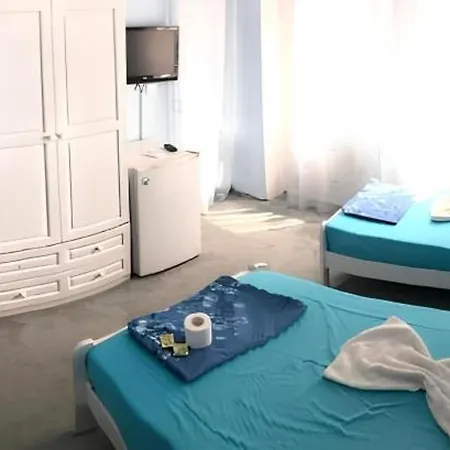 Flora Πανσιόν 3*