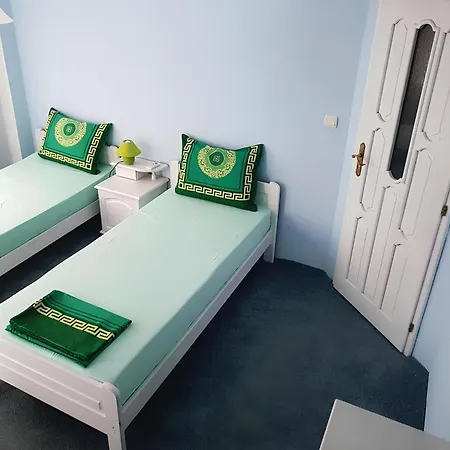 Πανσιόν Flora Kiten (Burgas)