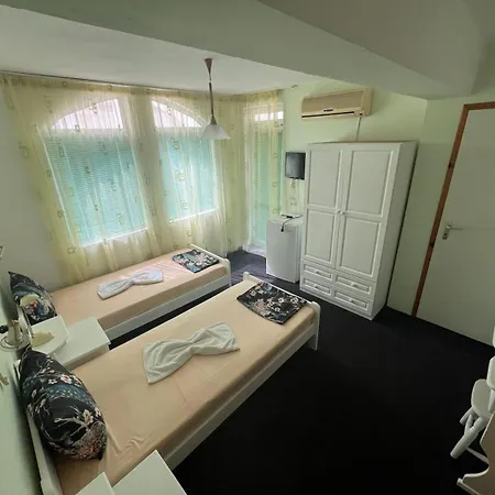 Πανσιόν Flora