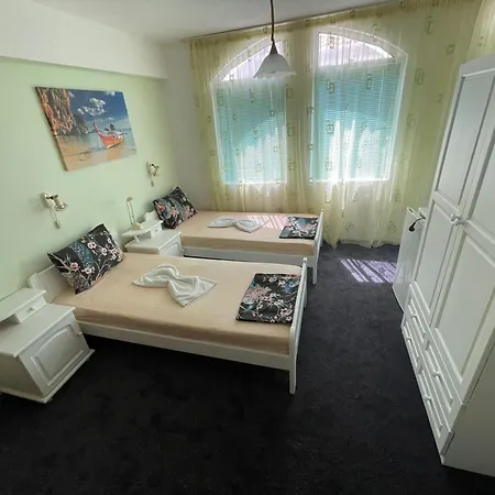 Πανσιόν Flora 3*