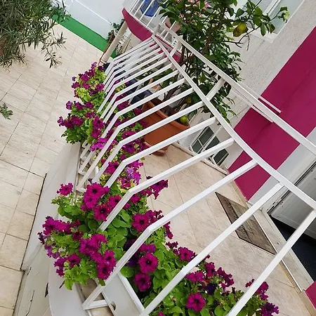 Гостьовий будинок Flora