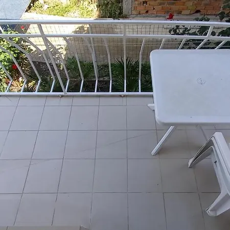 Flora Guest house 3*