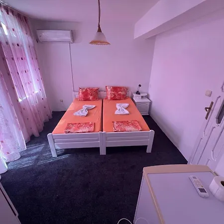 Flora Guest house 3*